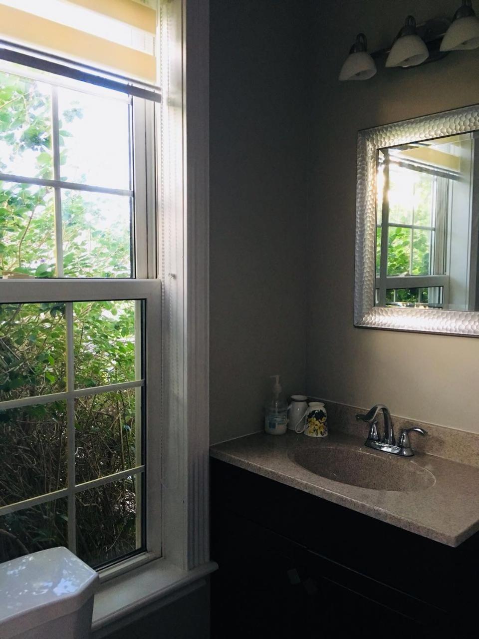 Seaview White House Bed & Breakfast Stratford Exterior photo